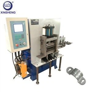 Stroj za oblikovanje i probijanje stezaljki cijevi